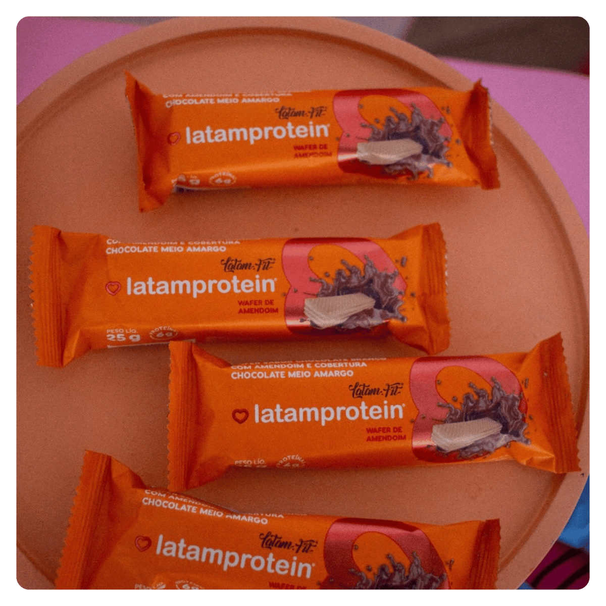 Wafer + Amendoim + proteína coberto com Chocolate - Zero Açúcar - 300g (12 uni. de 25g cada) - Latam Protein