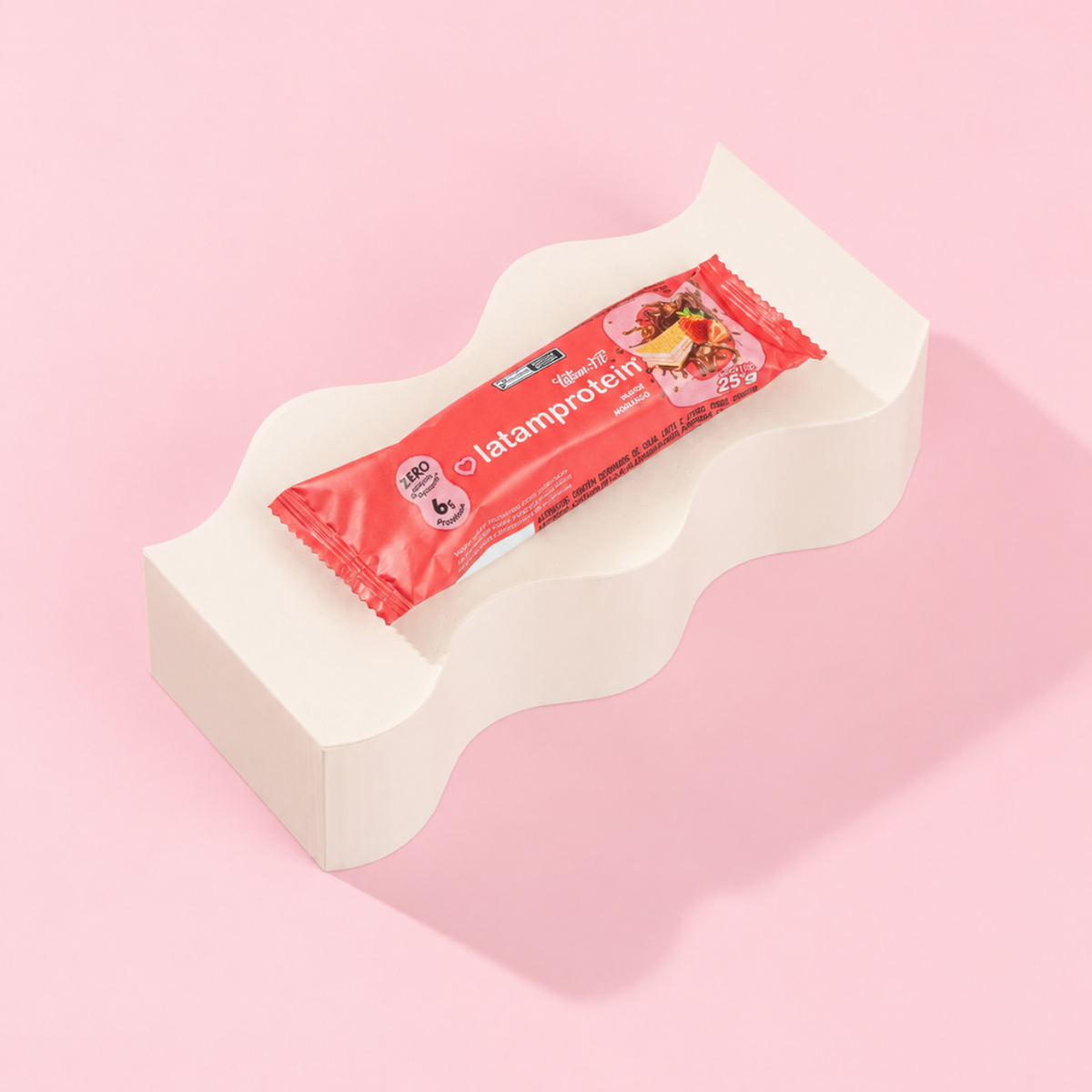 COMBO LANÇAMENTO WAFER DE MORANGO E WAFER DOCE DE LEITE COM COCO + PROTEÍNA COBERTO COM CHOCOLATE - (24 UNIDADES DE 25G ) - LATAM PROTEIN 600G